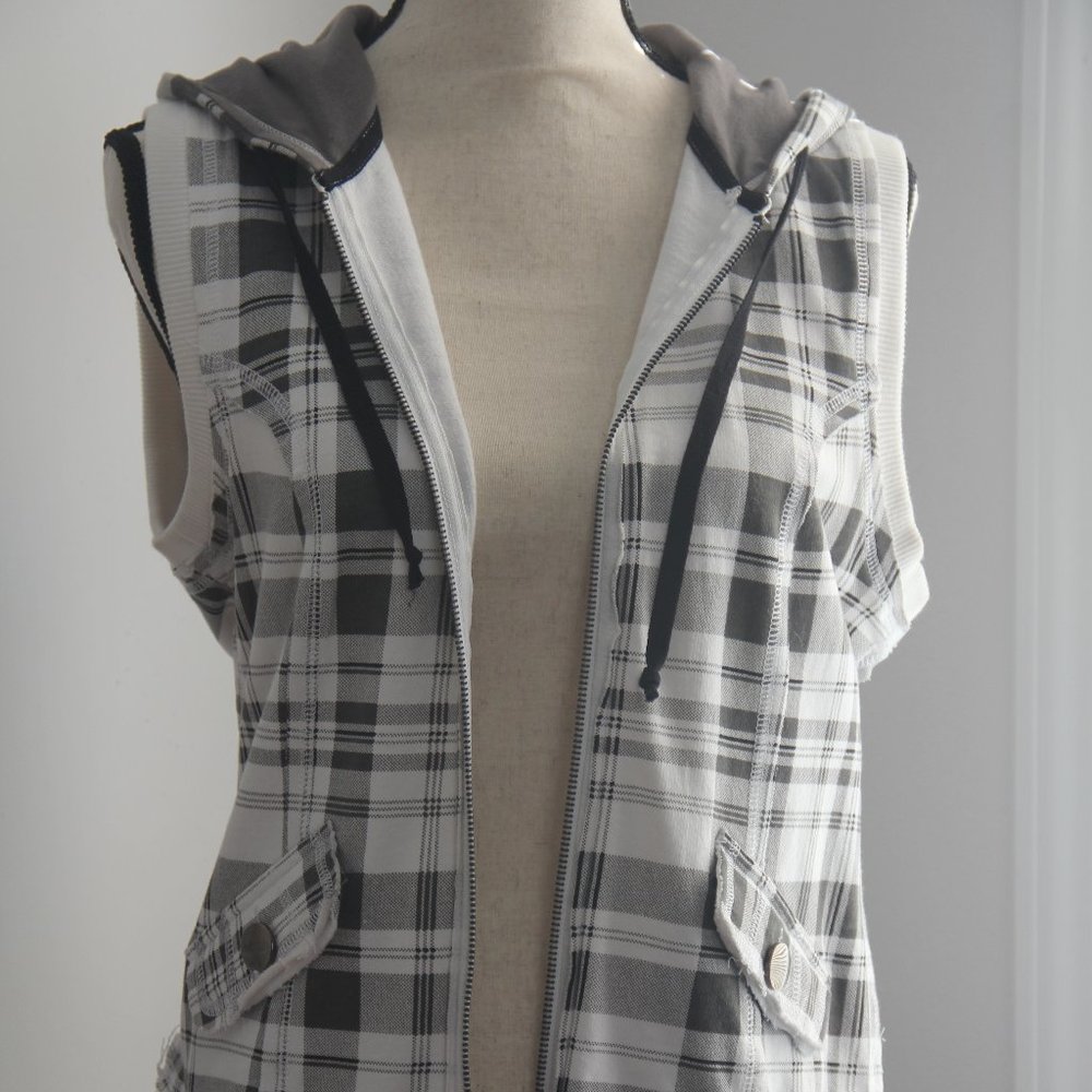 Maurices | Sleeveless Zip-Up Hoodie